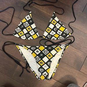 Vintage and Hardy triangle top bikini size large can fit medium too large